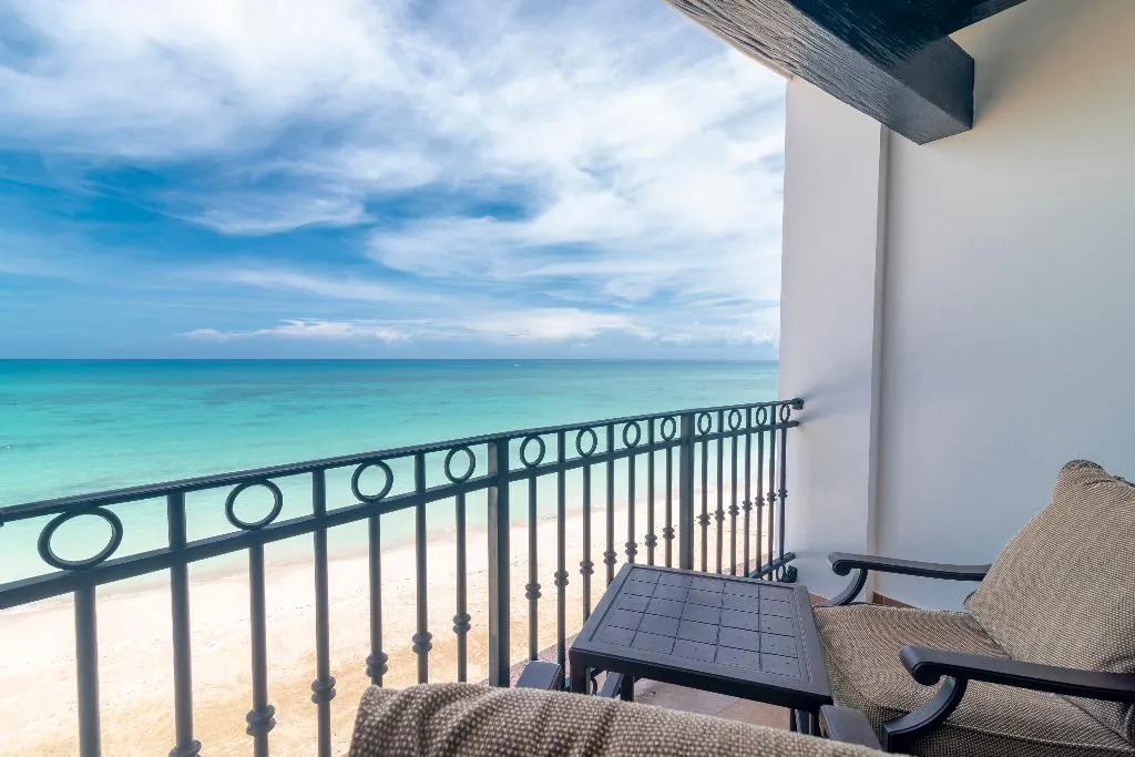JUNIOR SUITE BEACH FRONT Room, Holiday Inn Club Vacations Grand Residences All In, Cancun Area
