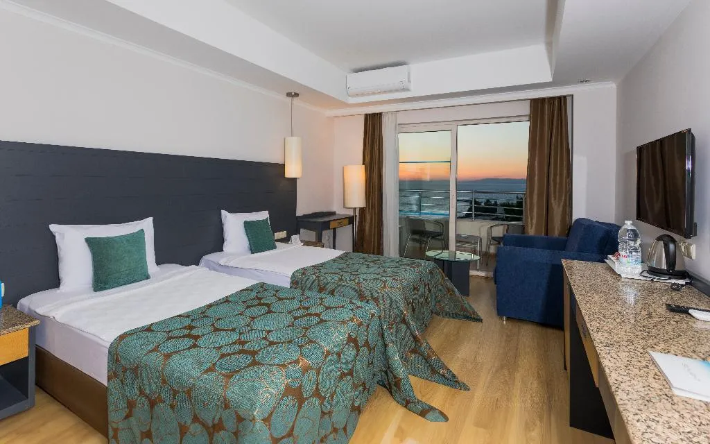 FAMILY ROOM TWO BEDROOMS TWO BATHROOMS Room, Sealight Resort Hotel, Izmir
