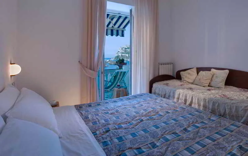 Room, Da Maria, Naples