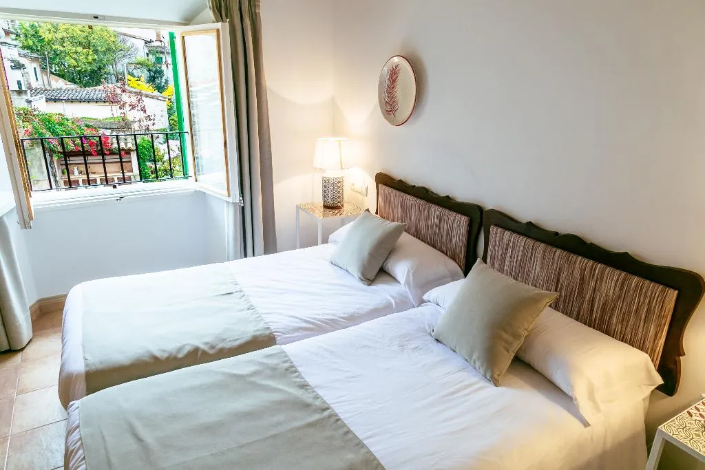 Room, El Guia, Majorca