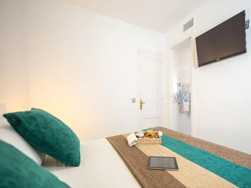Room, Ona Aucanada, Majorca
