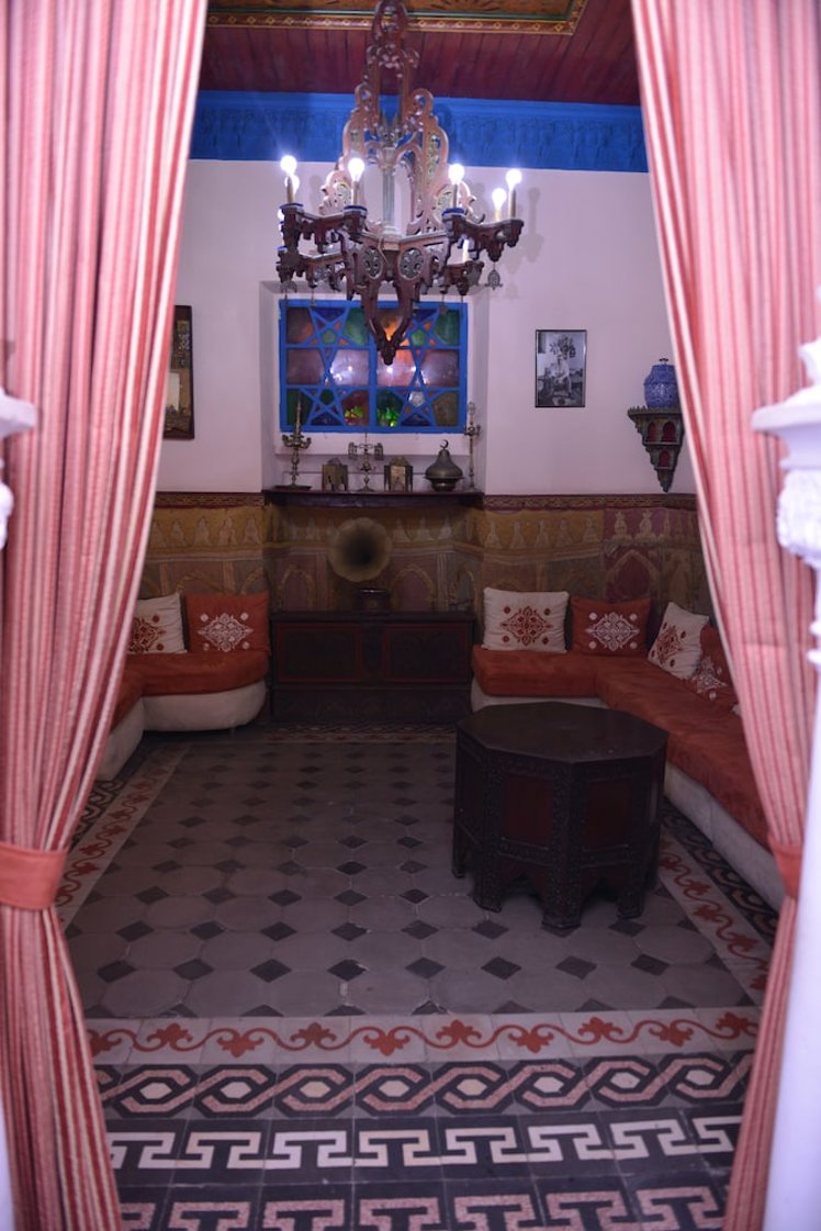Continental, Tangier