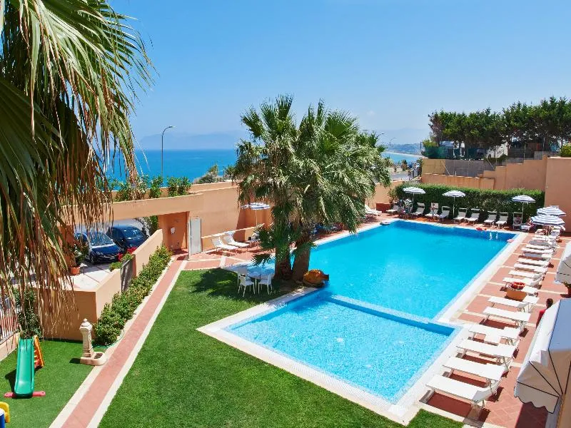Pool, Punta Nord-Est, Palermo