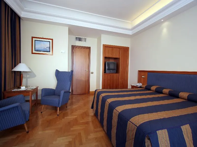 Double or Twin STANDARD Room, Royal Continental, Naples
