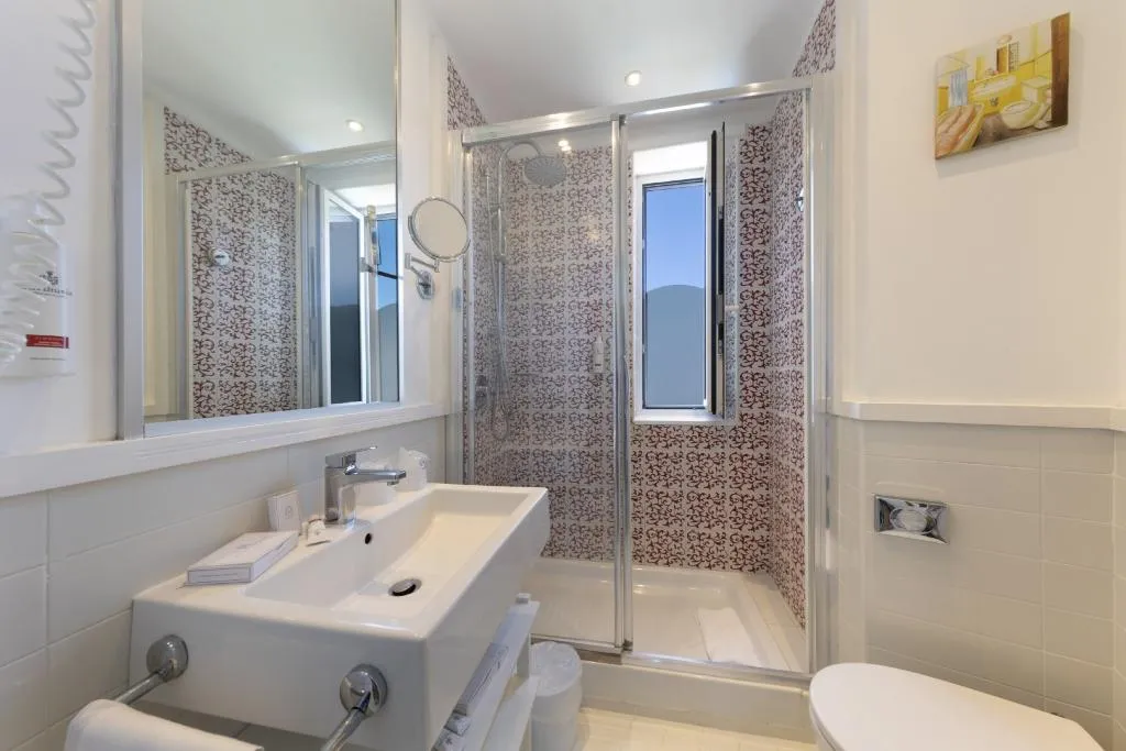 DOUBLE SEA VIEW WITH BALCONY Room, Hotel Regina Sorrento, Naples