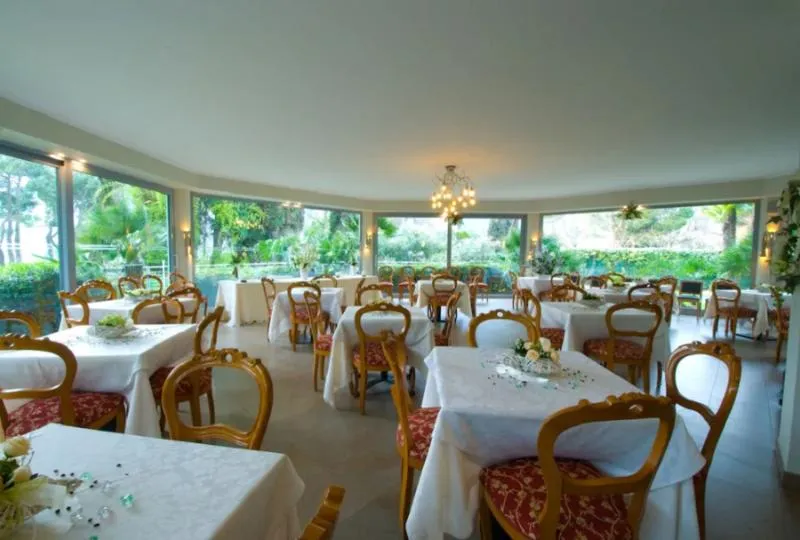 Restaurant, Hotel Oasi SPA & Wellness, Milan