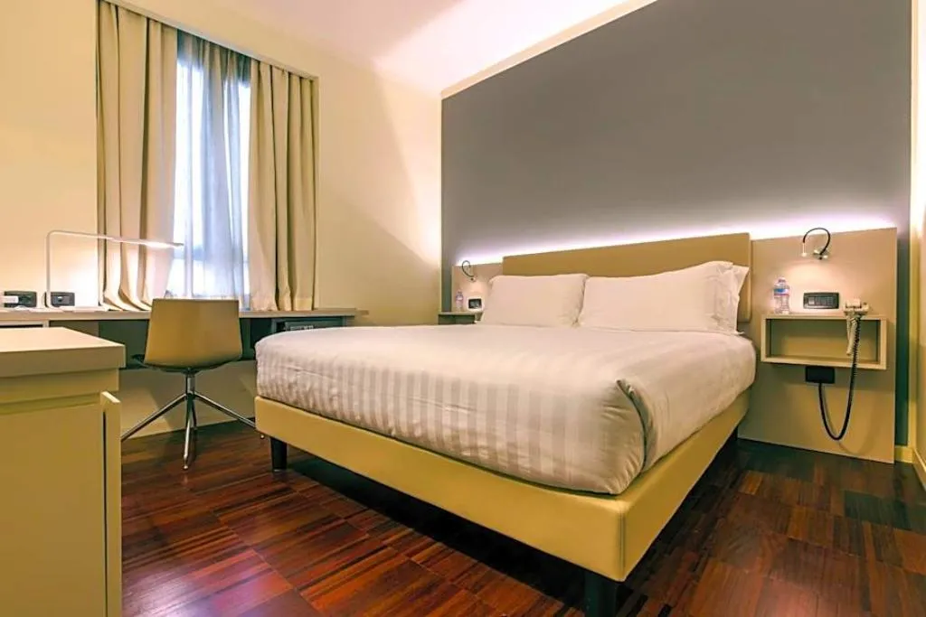 QUADRUPLE STANDARD Room, 43 Station Hotel, Milan