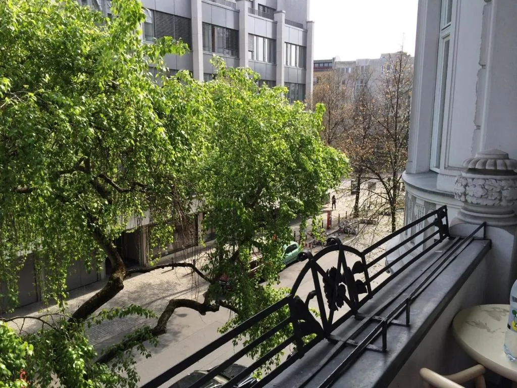 TRIPLE STANDARD Room, Astrid, Berlin
