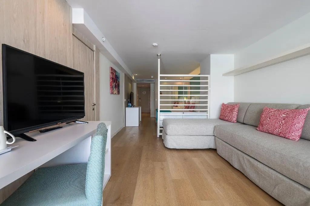 JUNIOR SUITE SEA VIEW CAPACITY 3 Room, Leonardo Royal Hotel Mallorca, Majorca