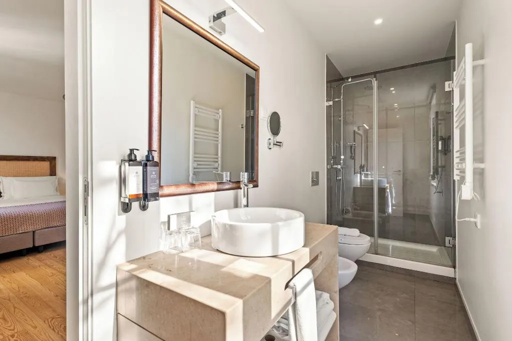 Room, Jardim Da Lapa By Shiadu, Lisbon