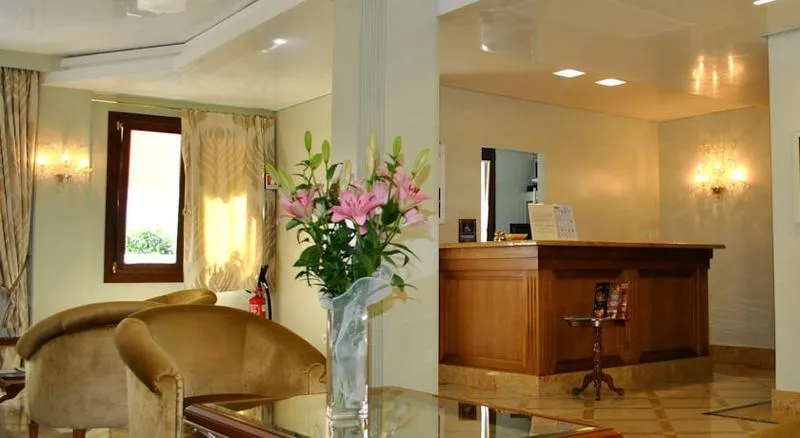 Lobby, Carlton Capri, Venice