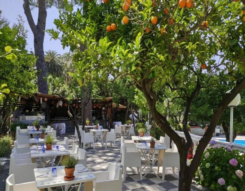 Restaurant, Grand Hotel Cocumella, Naples