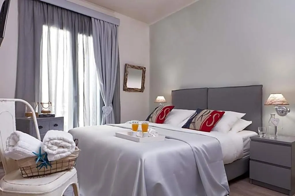 Room, The Gardens Gallery Hotel, Athens