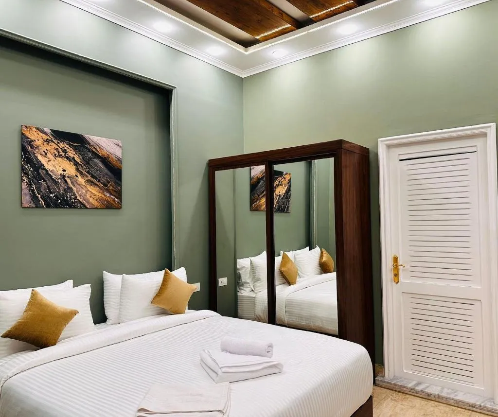 Room, Ga Plus, Cairo