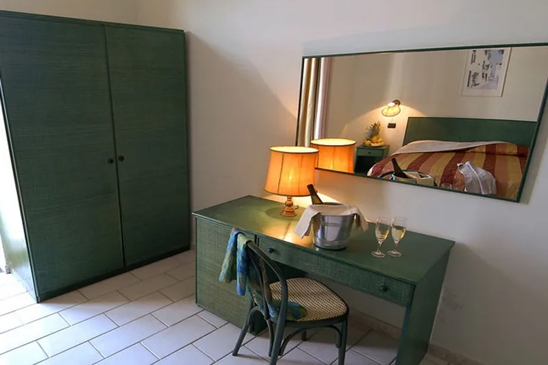 Room, Eden, Naples