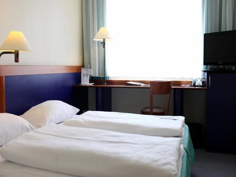 Room, Premier Inn Berlin City Süd, Berlin