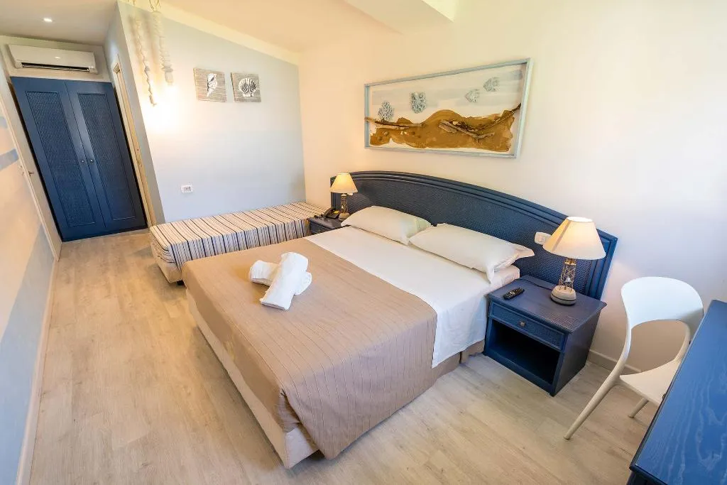 FAMILY ROOM CAPACITY 3 Room, Le Dune Beach Club, Catania