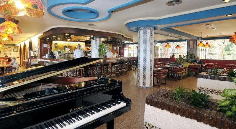 Bar, Hotel Apartamentos Bajondillo, Costa Del Sol