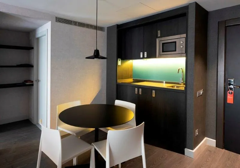 QUADRUPLE WITH KITCHENETTE Room, HG City Suites Barcelona, Barcelona