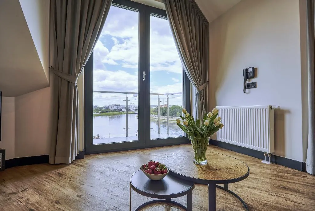 SUITE CAPACITY 3 Room, The Bridge Suites, Krakow