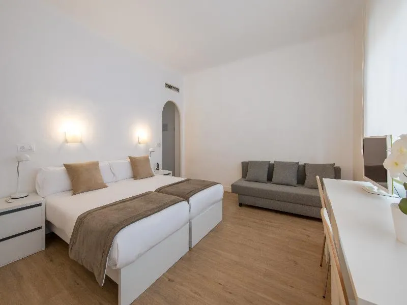 DOUBLE STANDARD Room, NeoMagna Madrid, Madrid