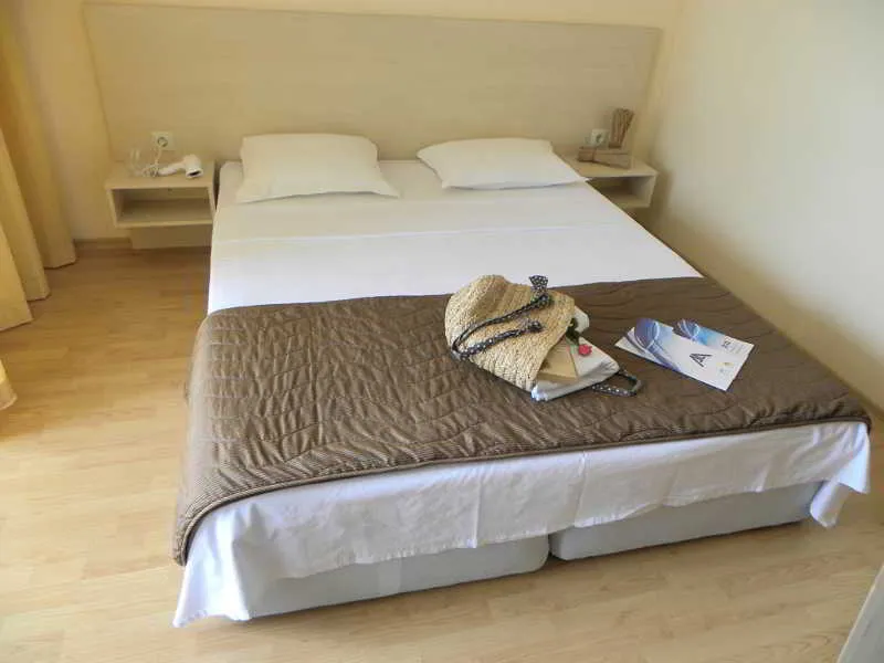 Room, Harmony Hills, Varna