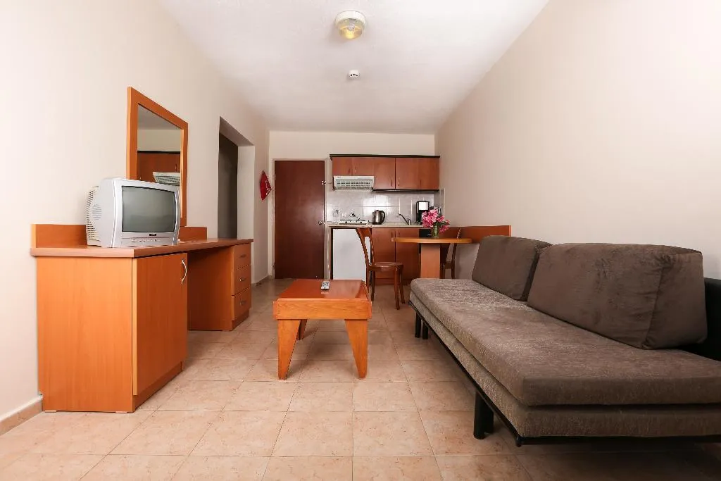 APARTMENT SEA VIEW Room, Tuntas Family Suites Kusadasi, Izmir