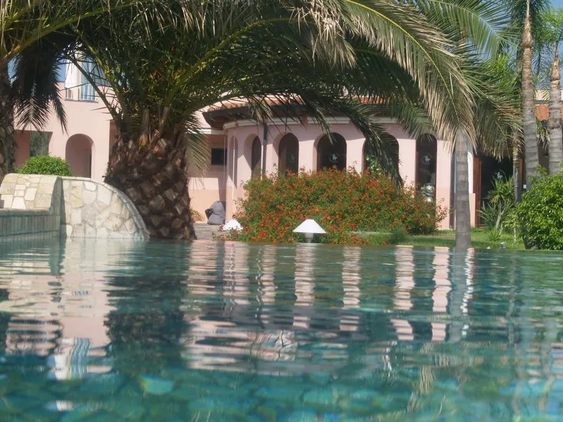 Pool, Eros, Palermo