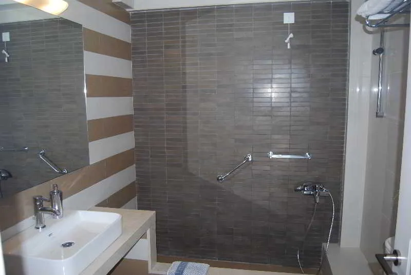 Room, Dali, Zante