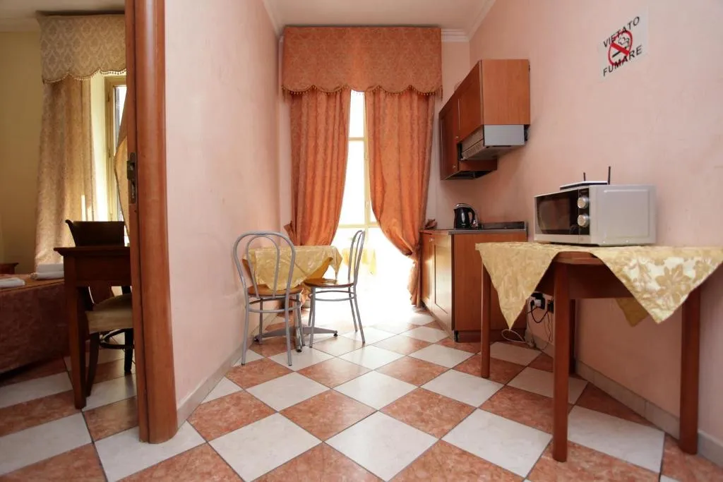 General view, Elegance, Naples