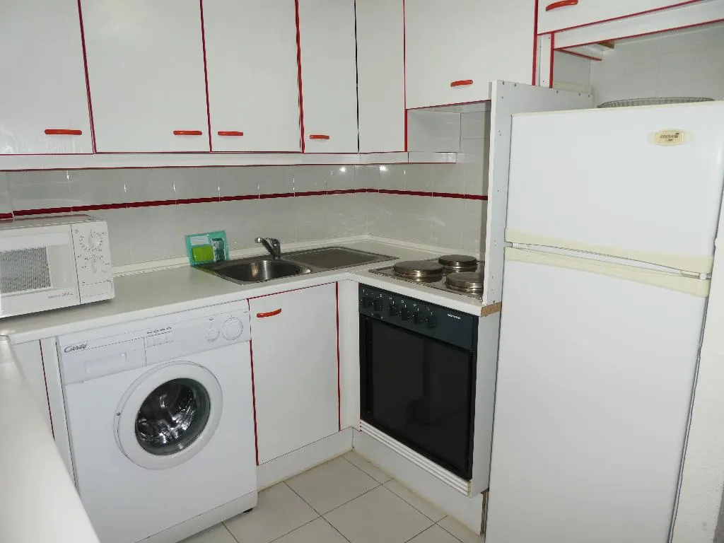 APARTMENT CAPACITY 6 TWO BEDROOMS Room, Apartamentos Surfing3000, Valencia