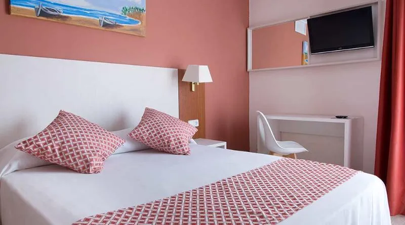 TRIPLE WITH BALCONY Room, GHT Balmes - Apartaments & Splash, Costa Brava