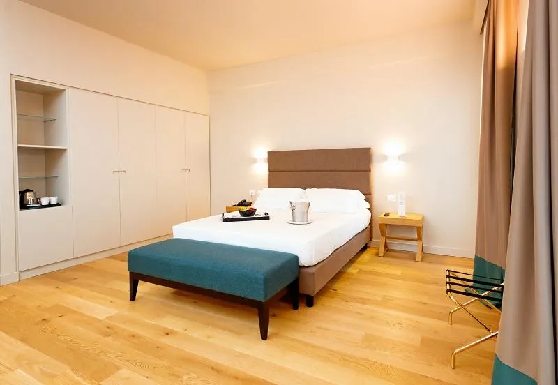 TRIPLE STANDARD Room, Hotel Politeama, Palermo