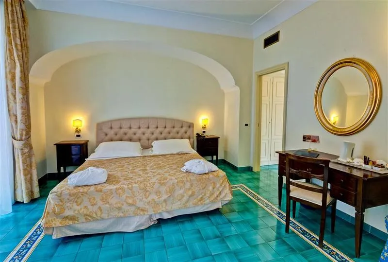 Room, Regina Palace Terme, Naples
