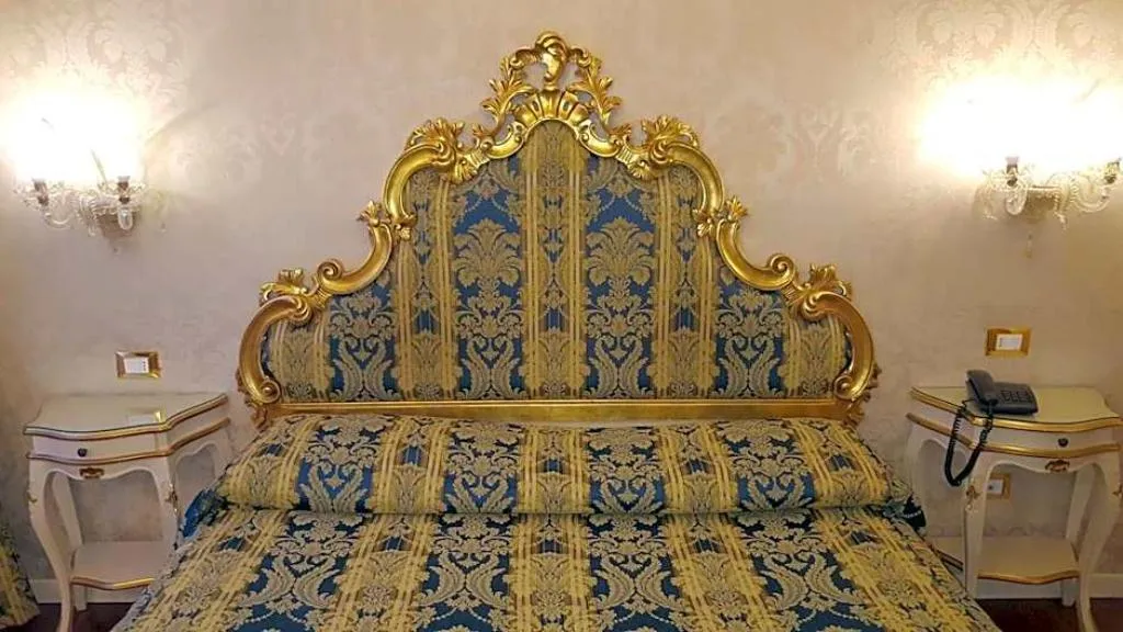 DOUBLE STANDARD Room, Casa Pisani Canal, Venice