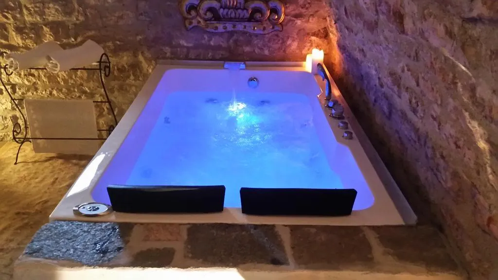 SUITE WITH JACUZZI Room, Castello Valenzino, Perugia