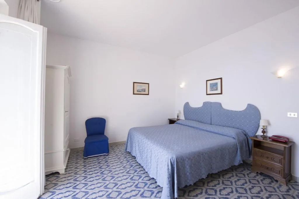 DOUBLE ECONOMY Room, Grand Hotel Excelsior, Naples