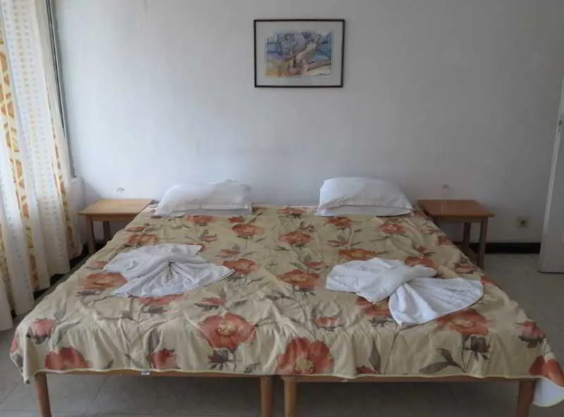 Room, Tango, Varna