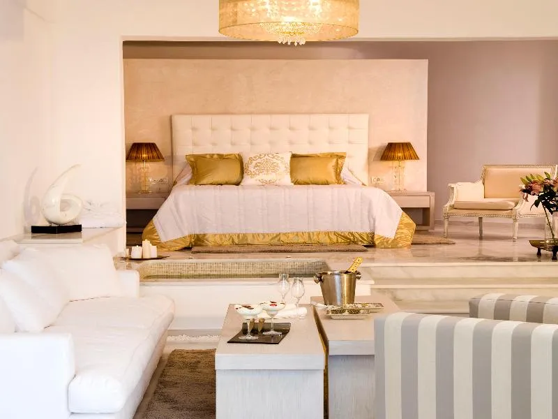 SUITE GRAND Room, Gold Suites, Santorini
