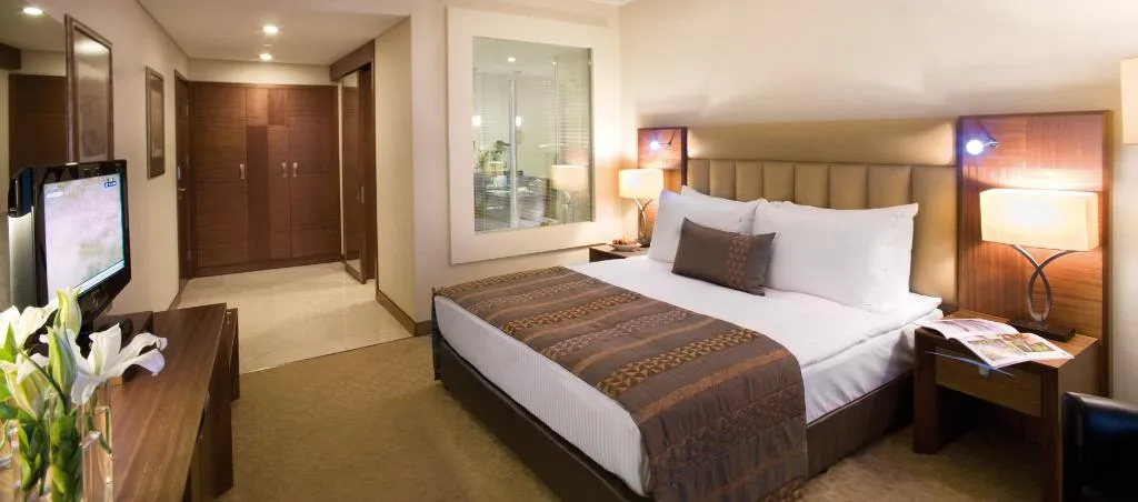 DOUBLE SUPERIOR KING BED Room, Mövenpick Izmir, Izmir