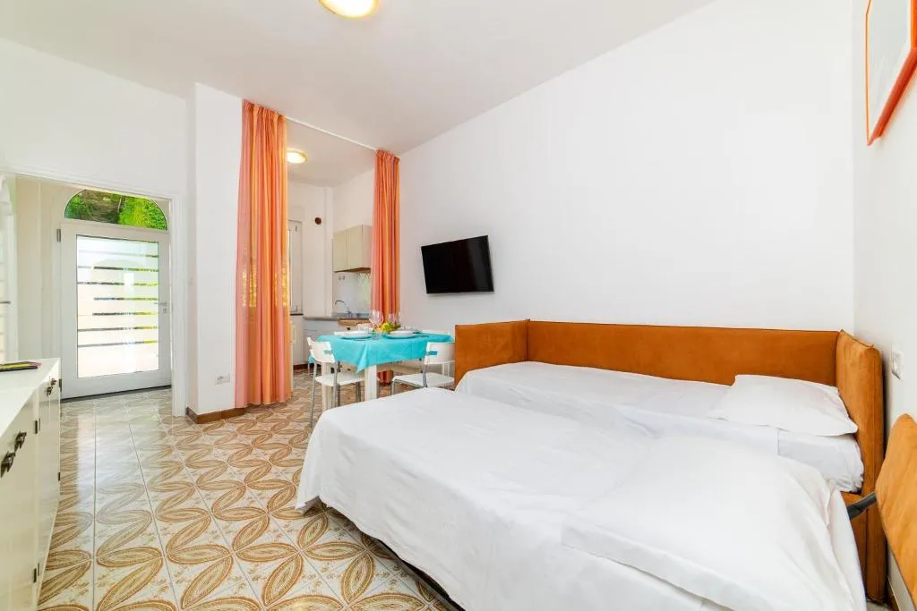 APARTMENT ONE BEDROOM Room, Residence Le Villette, Naples