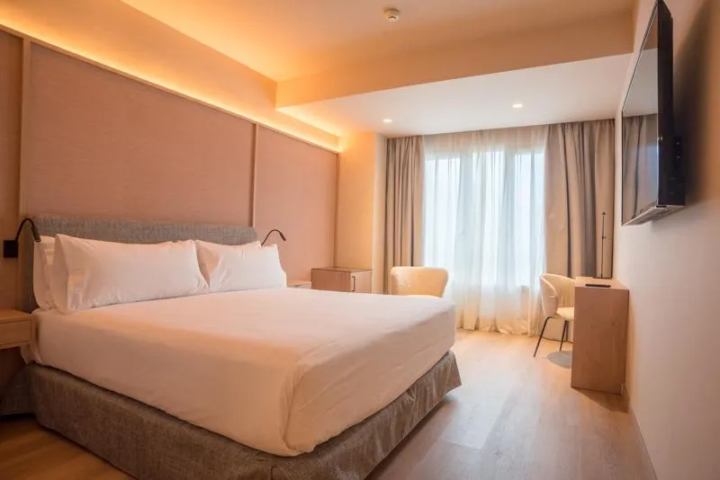 JUNIOR SUITE STANDARD Room, Sercotel Pozuelo, Madrid