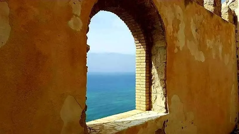 Sports and Entertainment, Daphnae House, Catania