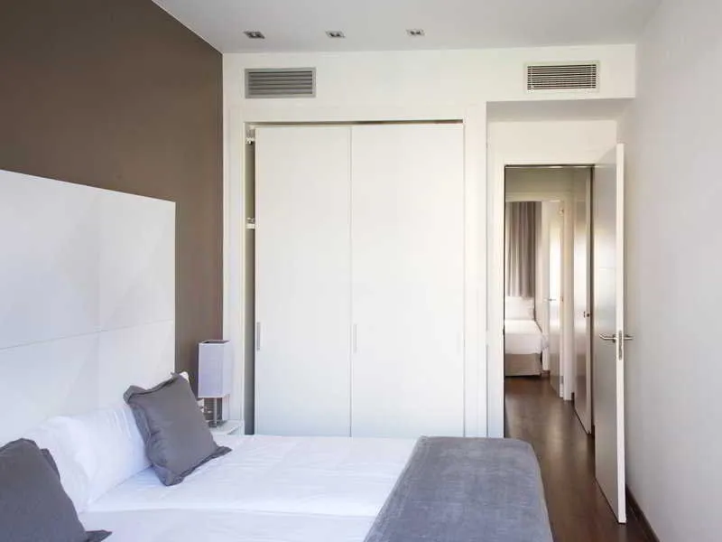 APARTMENT CAPACITY 6 TWO BEDROOMS Room, MH Apartments Suites, Barcelona