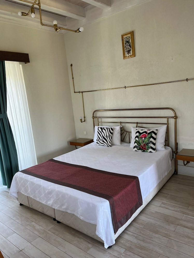 On Oda Otel, Izmir