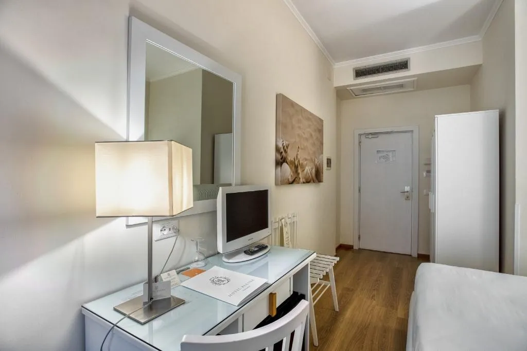 SINGLE STANDARD Room, Hotel Regina Sorrento, Naples