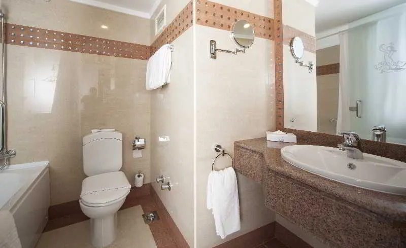 Room, Golden Tulip Flamenco Cairo, Cairo