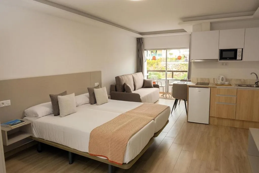 Room EXECUTIVE GARDEN VIEW Room, Perla Tenerife, Tenerife