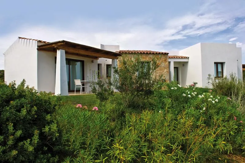 FAMILY ROOM STANDARD Room, Grande Baia Resort & Spa, Olbia