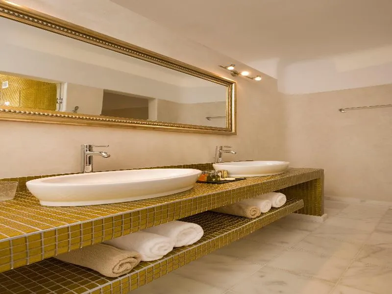 SUITE GRAND Room, Gold Suites, Santorini